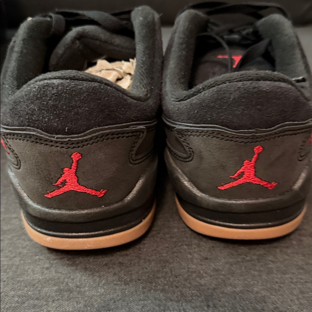 Jordan Flight Court - Picture 2 of 5